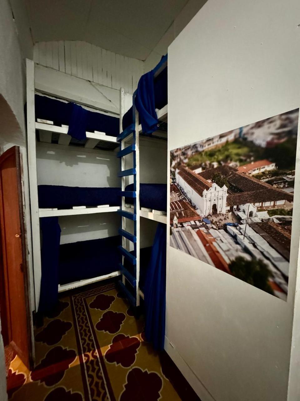 Kamazoztz Hostel And Travel Antigua Luaran gambar